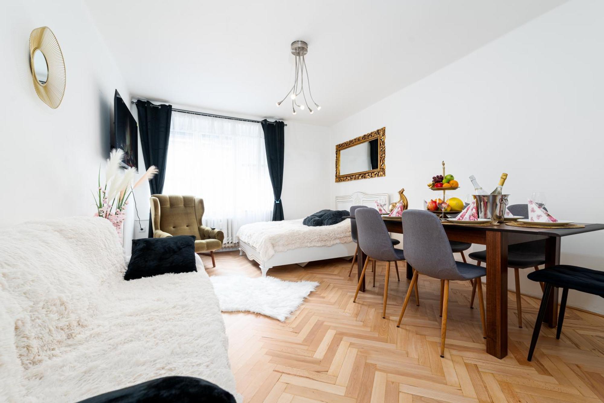 Kingdom Of 3 Roses Apartment ปราก ภายนอก รูปภาพ